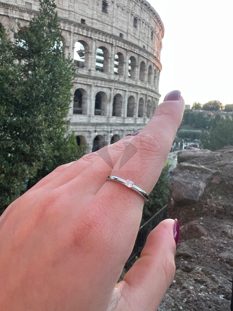 Acquista ora anello punto luce mini solitario su elefantebianco.jewelry