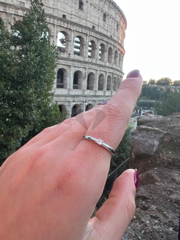 Acquista ora anello punto luce mini solitario su elefantebianco.jewelry
