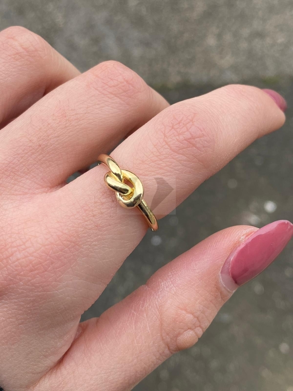 Acquista ora Anello nodo con incisione personalizzabile (gold) su elefantebianco.jewelry