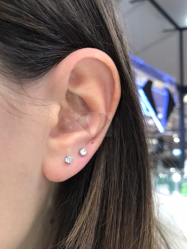 Acquista ora orecchini punto luce  3 mm oro 750 su elefantebianco.jewelry