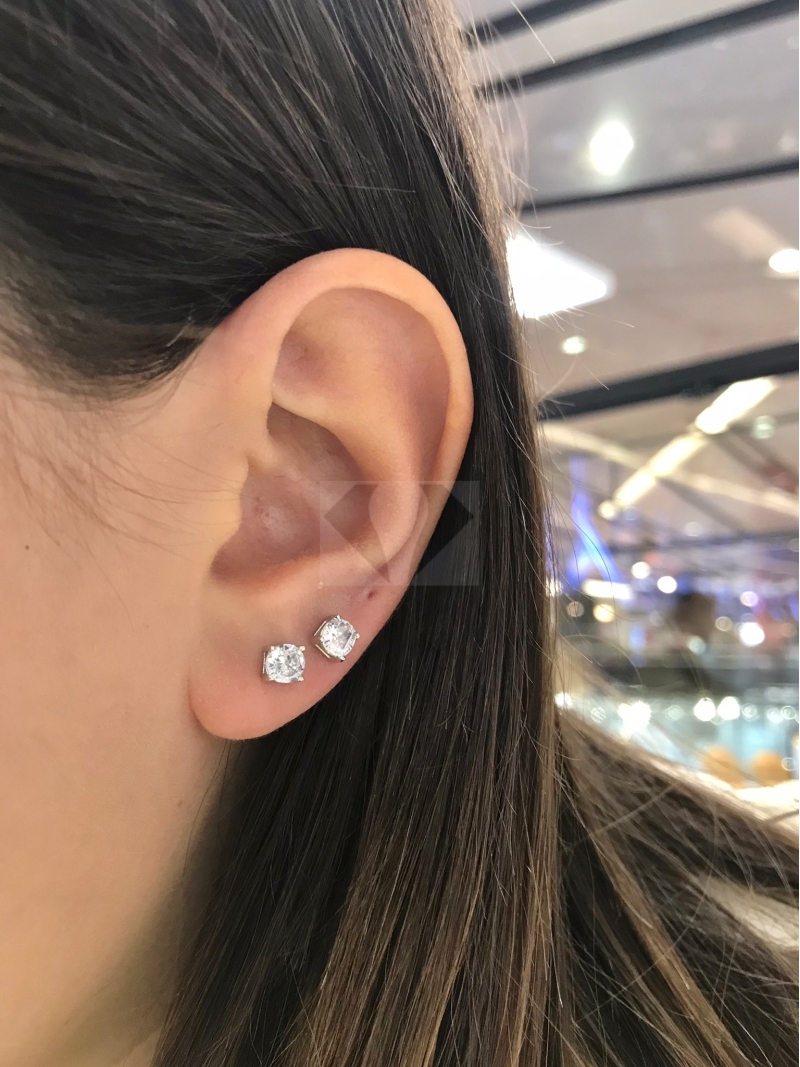 Acquista ora orecchini punto luce 5 mm oro 750 su elefantebianco.jewelry