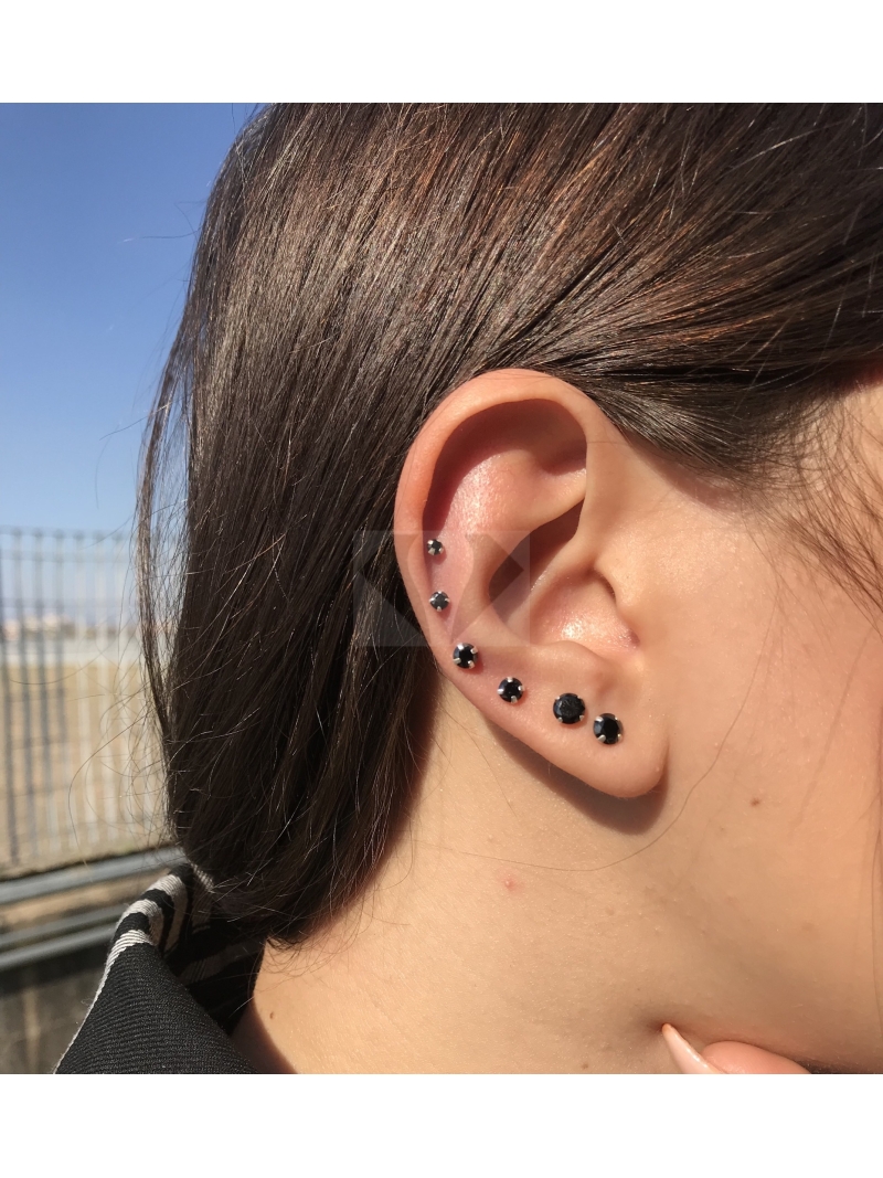 Acquista ora orecchini Punto luce nero su elefantebianco.jewelry