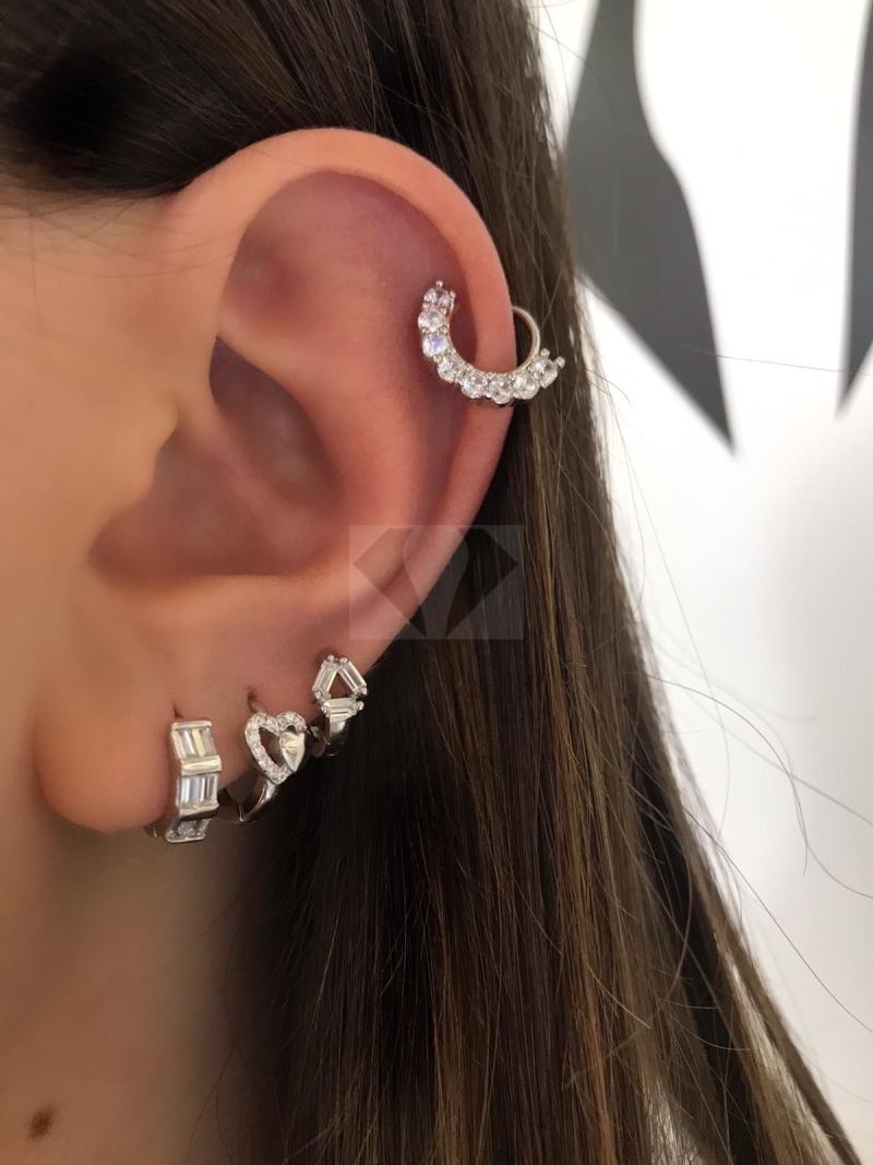 Acquista ora cerchietto tre baguette mm 10  in argento 925% (prezzo inteso per singolo orecchino) su elefantebianco.jewelry