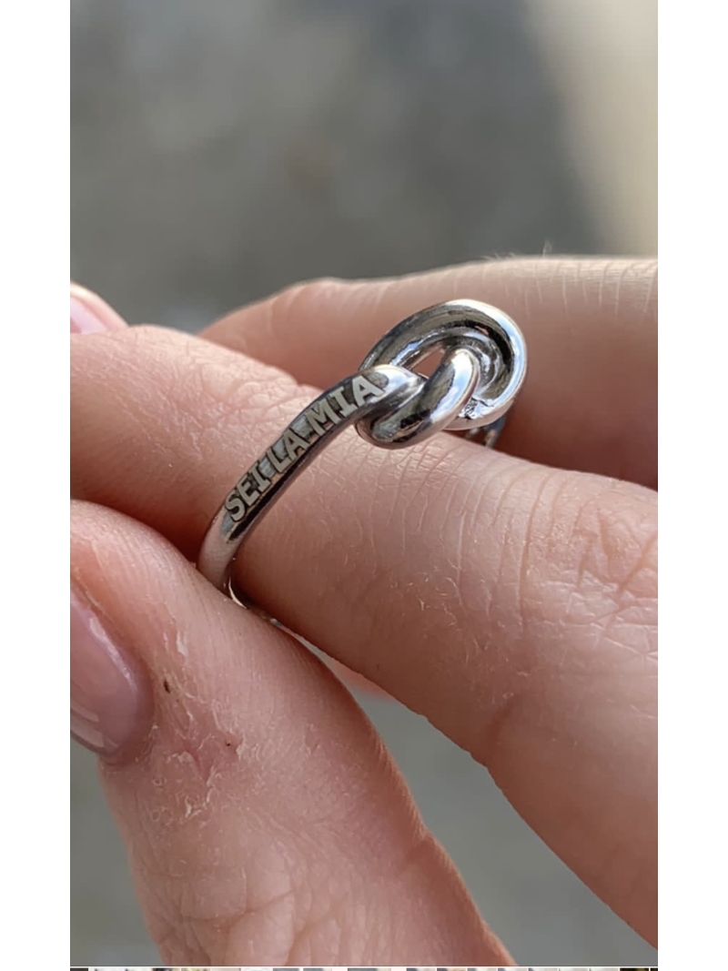 Acquista ora Anello nodo con incisione personalizzabile su elefantebianco.jewelry