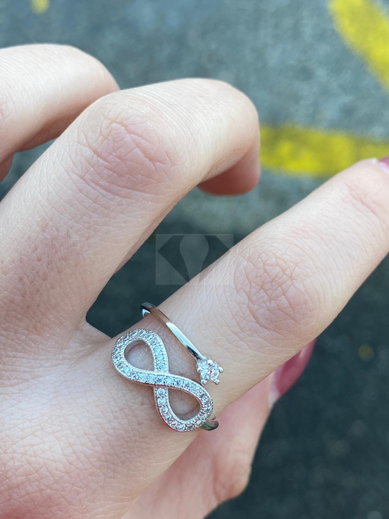 Acquista ora anello infinito con punto luce su elefantebianco.jewelry