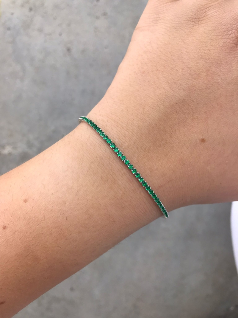 Acquista ora bracciale modello tennis pietre verdi su elefantebianco.jewelry