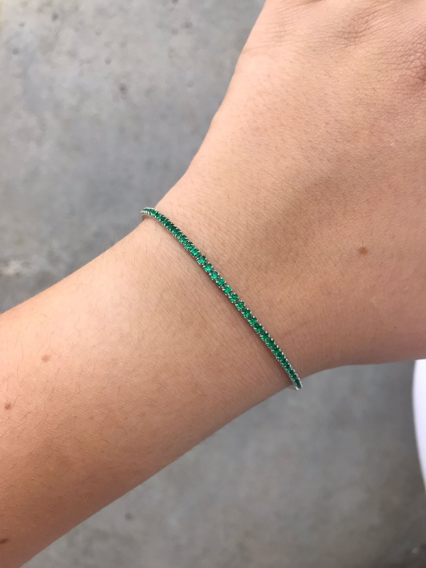 Acquista ora bracciale modello tennis pietre verdi su elefantebianco.jewelry