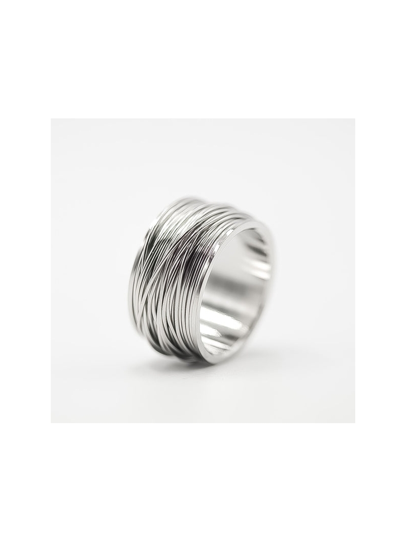 Acquista ora Anello filo continuo  classico su elefantebianco.jewelry