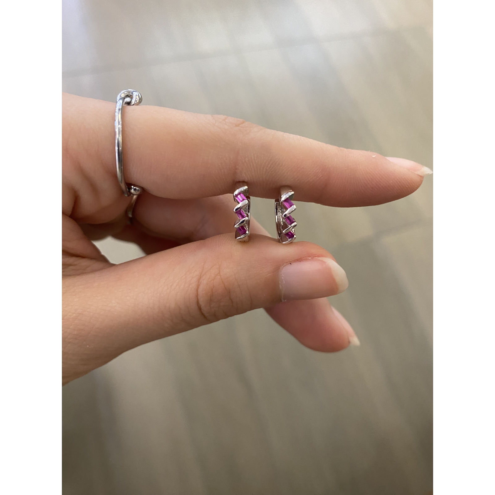 Acquista ora cerchietti tre quadratini baguette su elefantebianco.jewelry