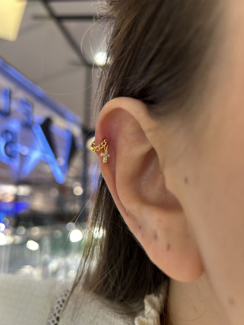 Acquista ora cerchietto grumetta e pendente croce su elefantebianco.jewelry