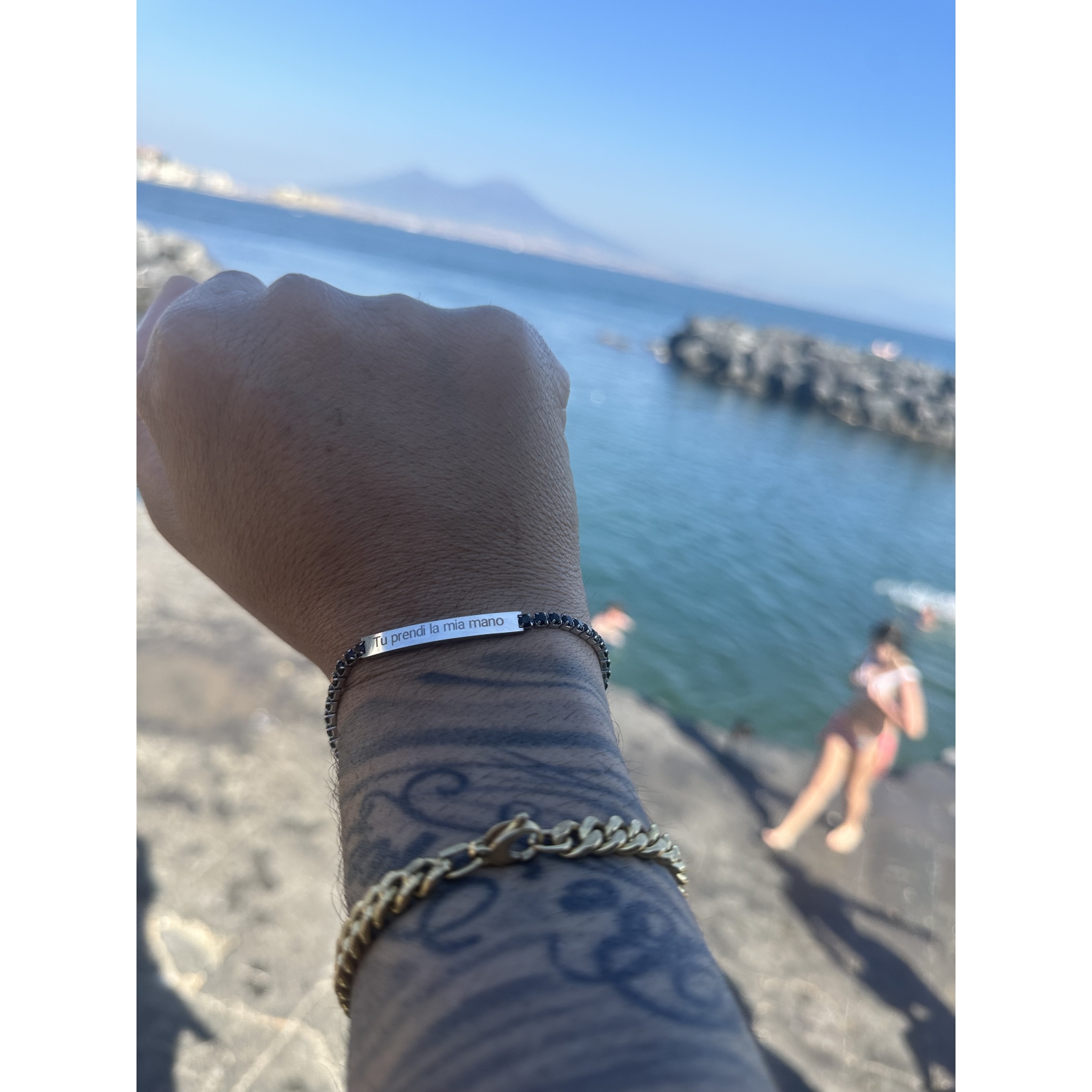 Acquista ora Bracciale tennis nero con incisione omaggio su elefantebianco.jewelry