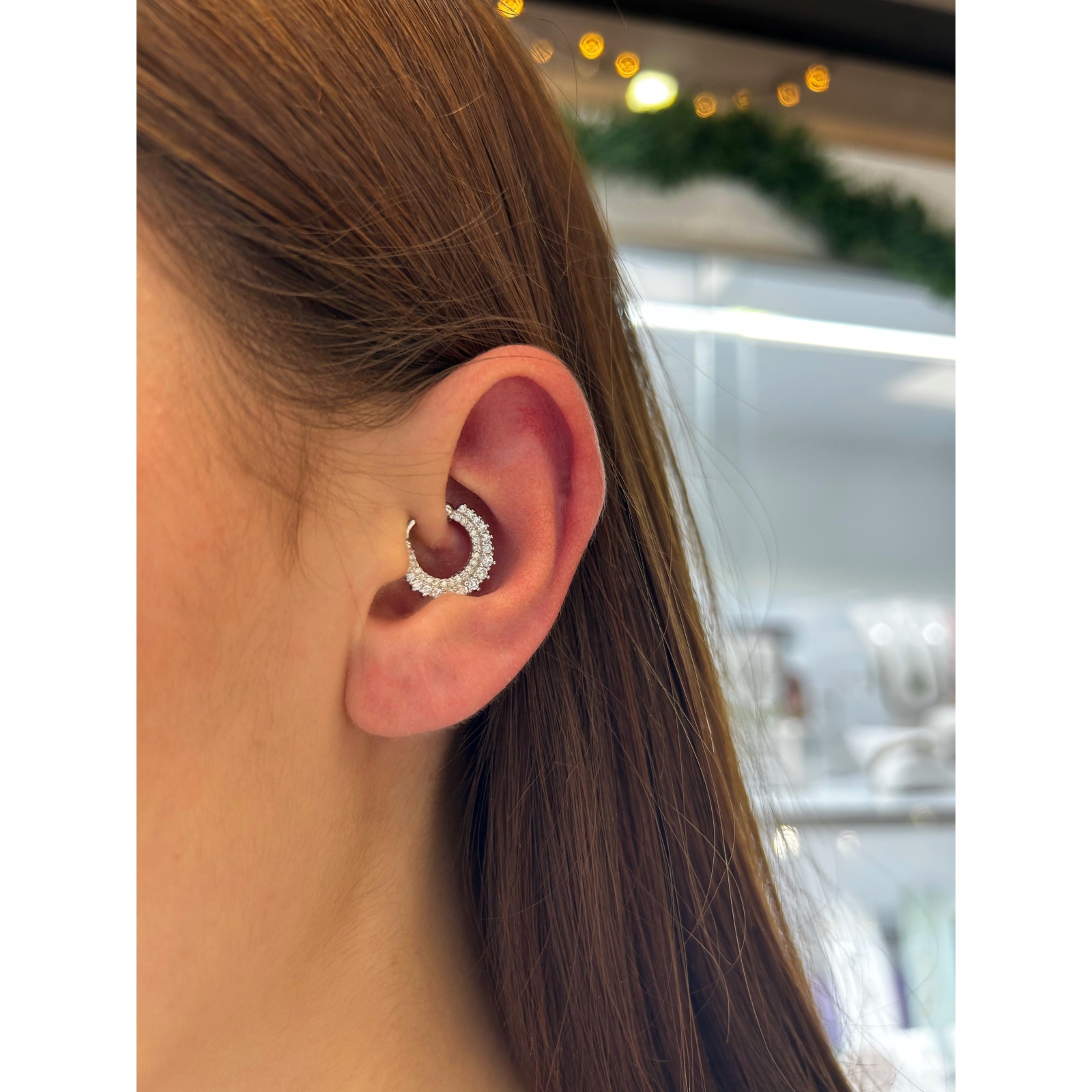 piercing daith o helix tempestato di zirconi