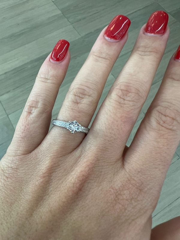 anello solitario fascia