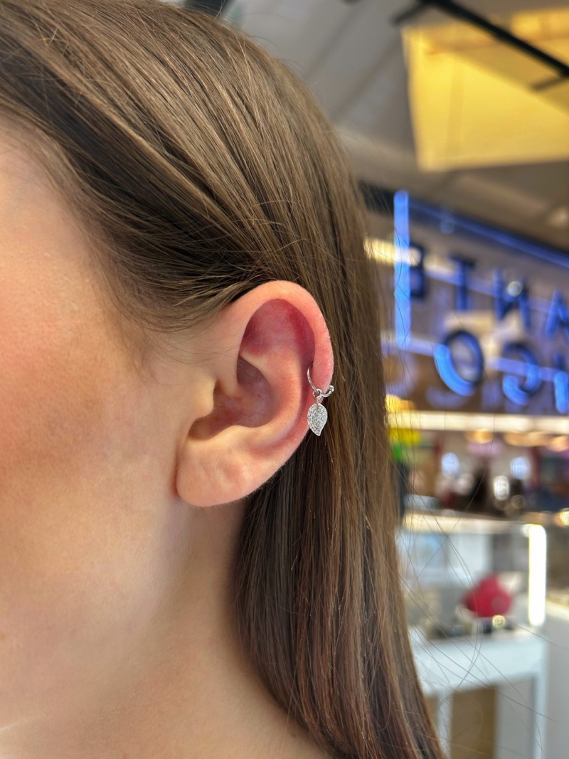 Acquista ora cerchietto lobo o helix con pendente foglia su elefantebianco.jewelry
