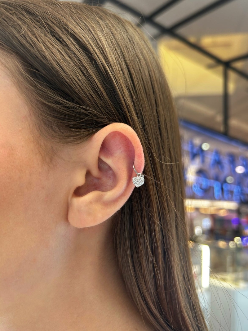 Acquista ora cerchietto lobo o helix con pendente cuore pieno su elefantebianco.jewelry