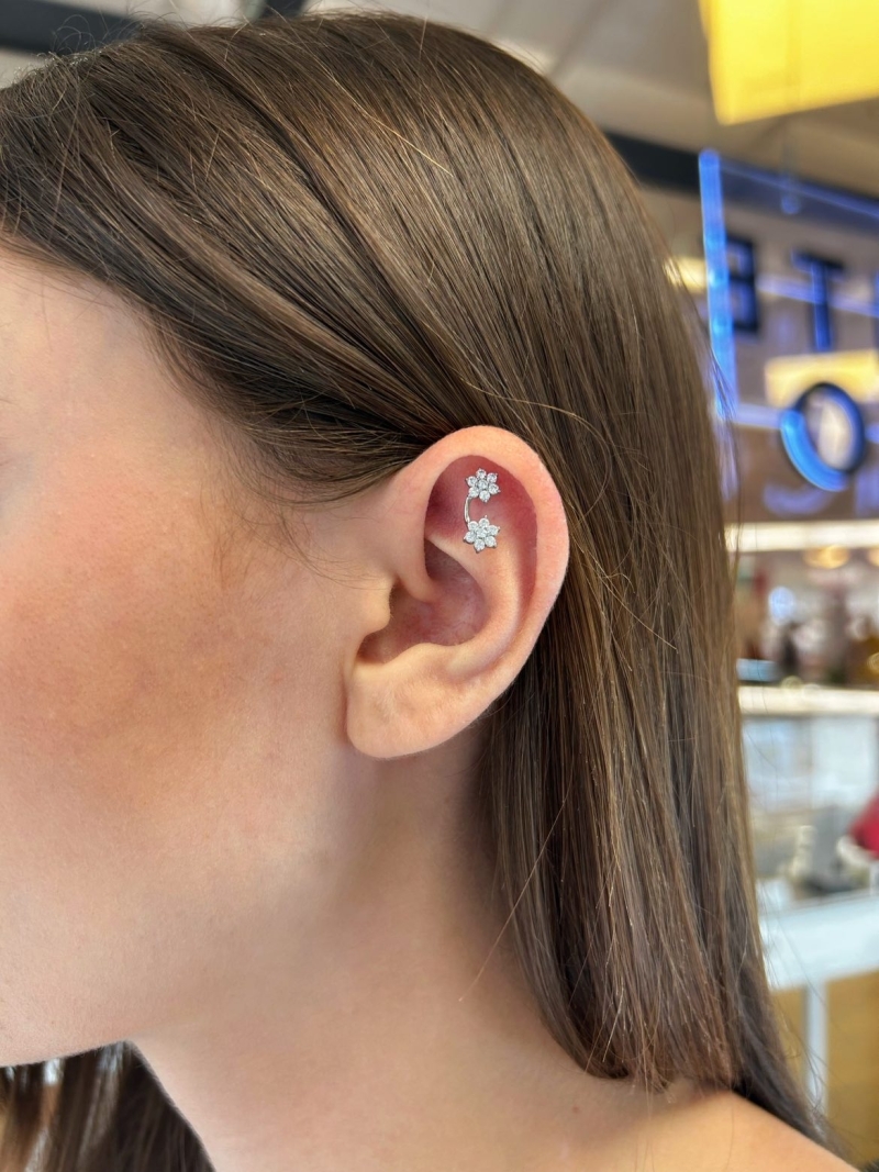 Acquista ora piercing doppio fiore legato su elefantebianco.jewelry