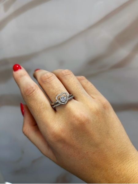 Acquista ora anello punto luce in cuore su elefantebianco.jewelry