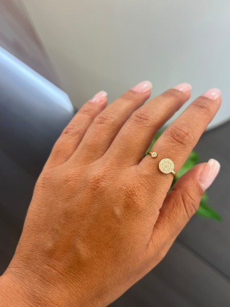 Acquista ora Anello tondo e punto luce gold su elefantebianco.jewelry