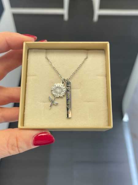 Acquista ora collana girasole e targhetta su elefantebianco.jewelry