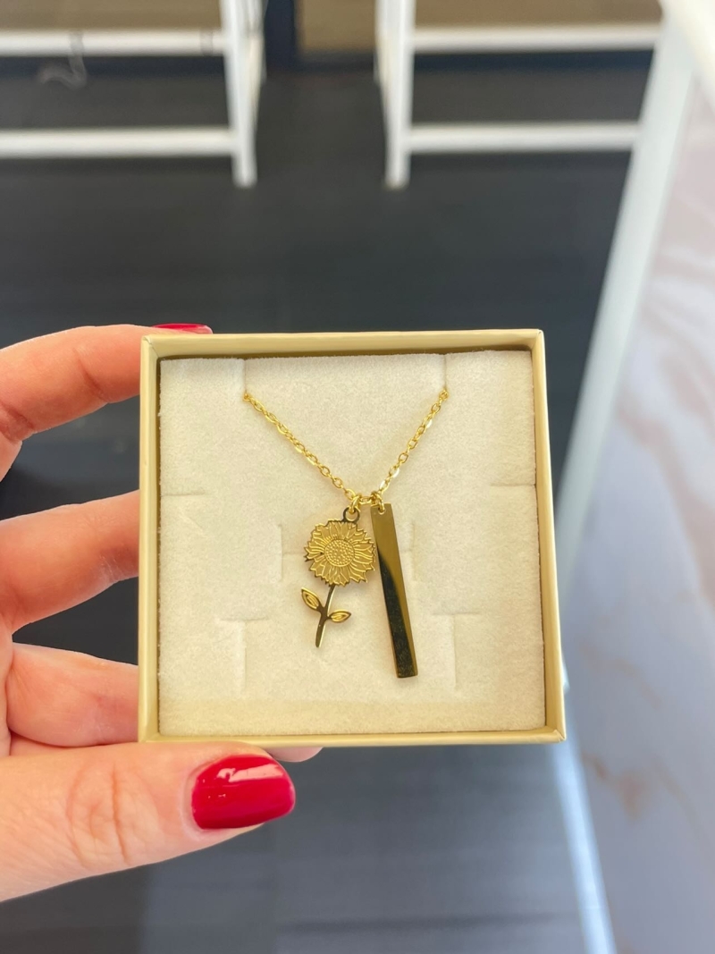 Acquista ora collana girasole e targhetta su elefantebianco.jewelry