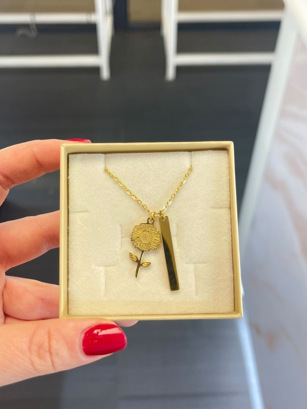 Acquista ora collana girasole e targhetta su elefantebianco.jewelry
