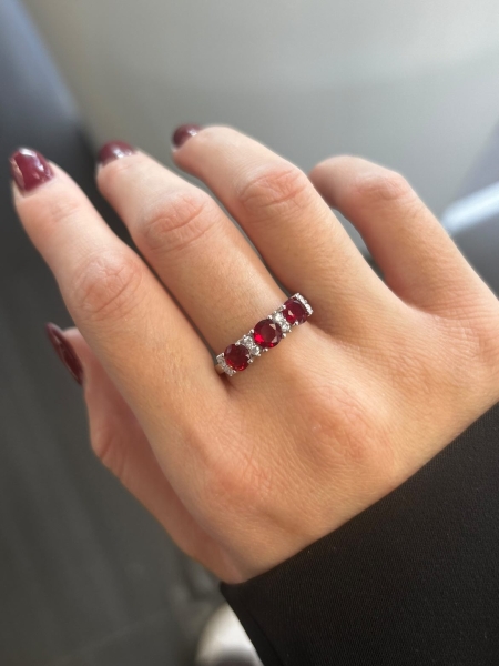 Acquista ora Anello trilogy rosso su elefantebianco.jewelry