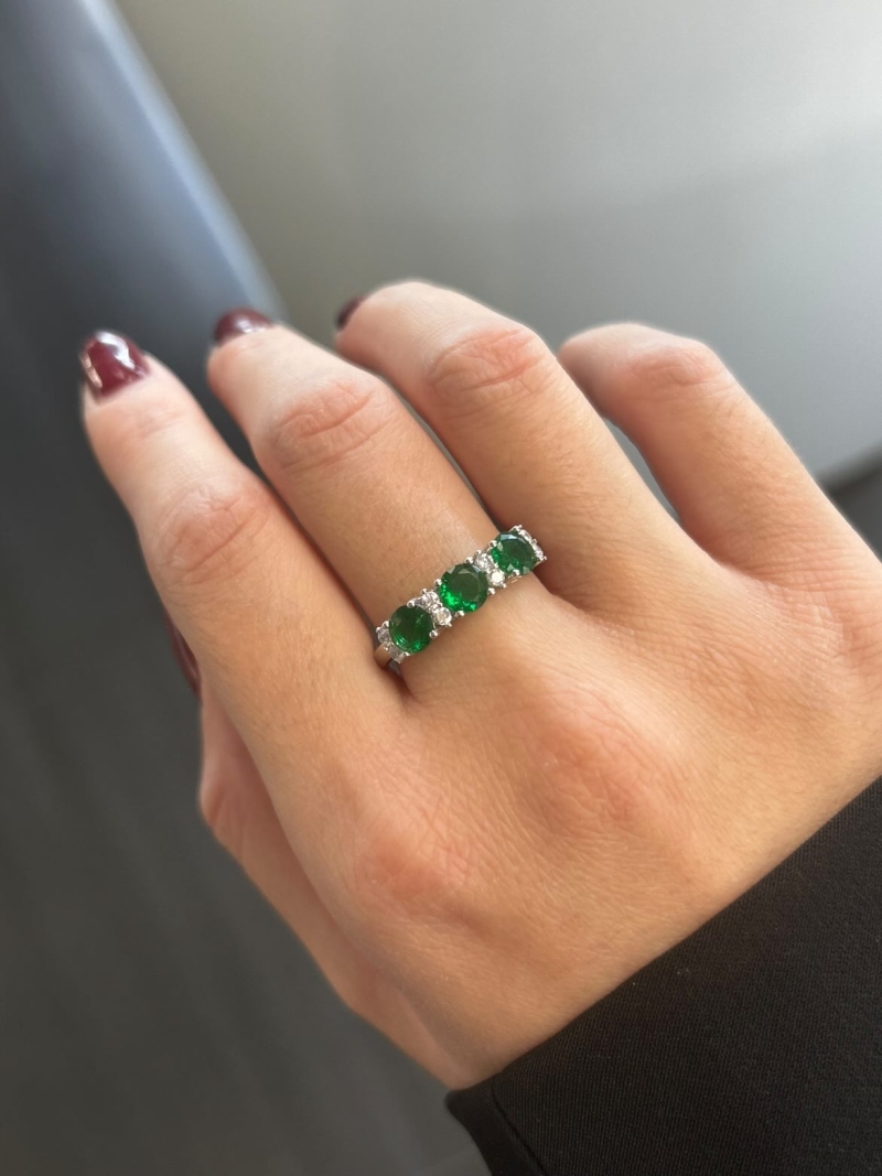 Acquista ora Anello trilogy verde su elefantebianco.jewelry