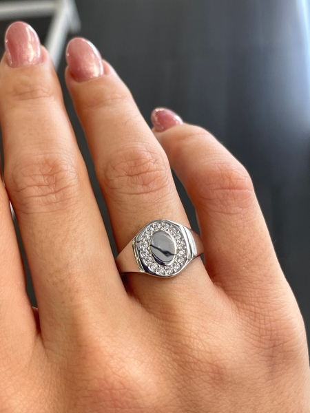 Acquista ora anello chevalier tondo con zirconi su elefantebianco.jewelry 2
