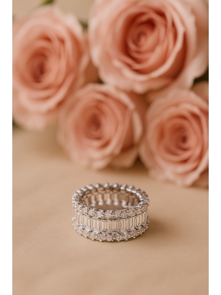 Acquista ora Anello Lucrezia con baguette bianco su elefantebianco.jewelry