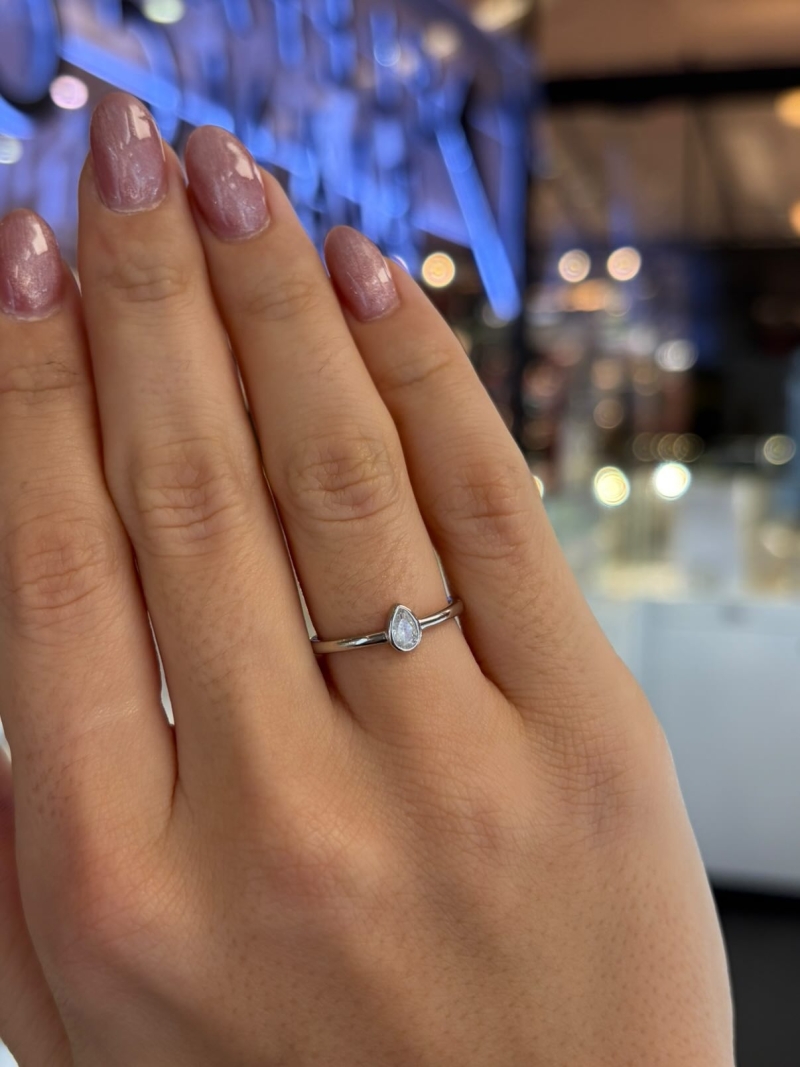 Acquista ora anello mini goccia su elefantebianco.jewelry