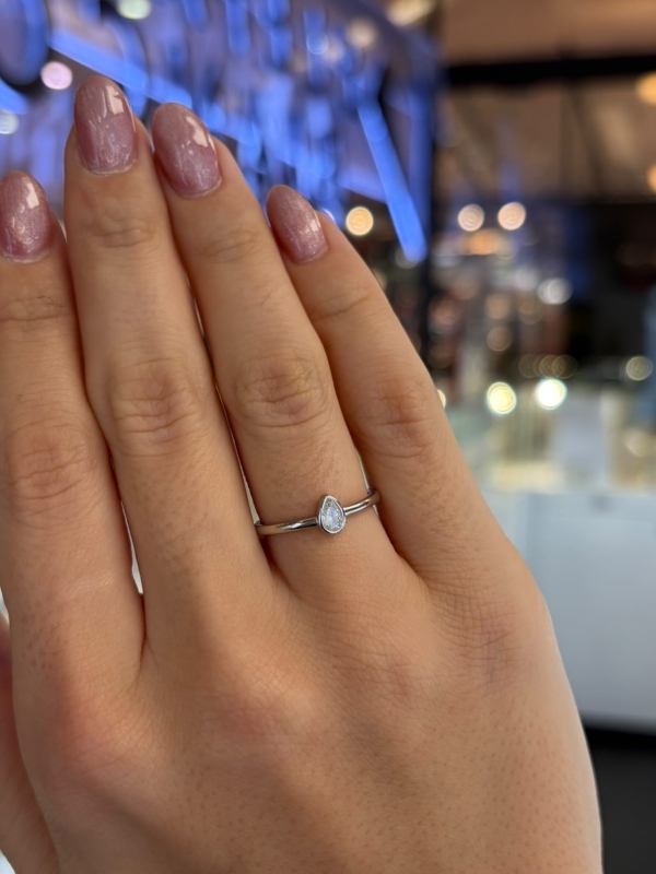 Acquista ora anello mini goccia su elefantebianco.jewelry