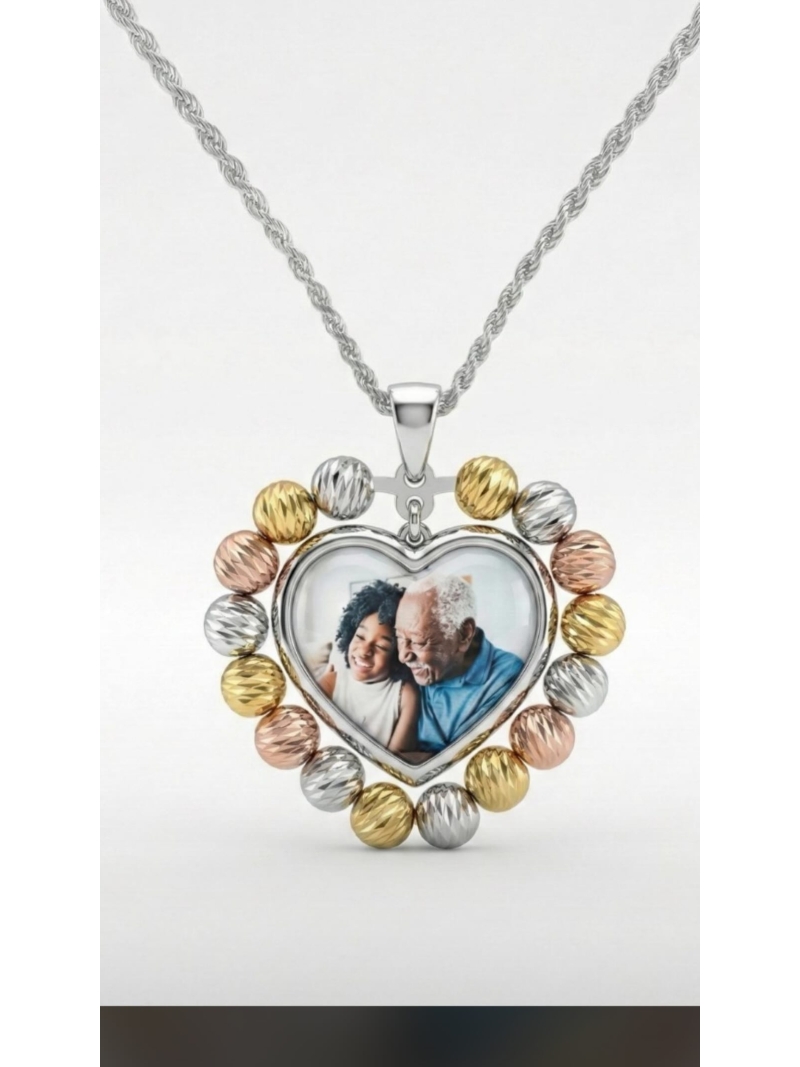 Acquista ora collana foto incisione a colore  con cuore milleluci su elefantebianco.jewelry