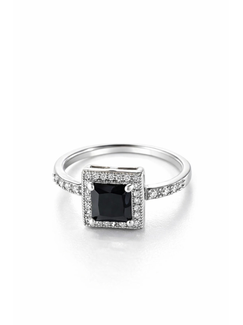 Acquista ora anello quadrato di zircone nero su elefantebianco.jewelry