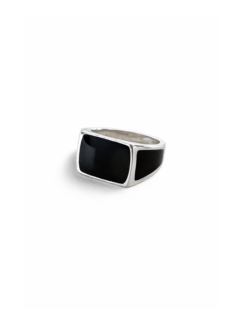Acquista ora anello chavalier rettangolo nero su elefantebianco.jewelry