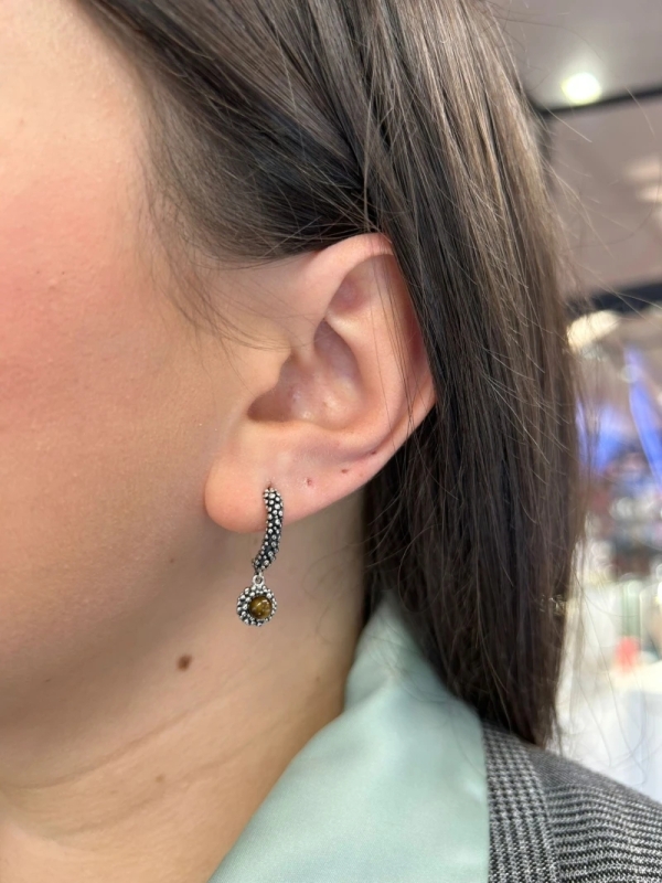 Acquista ora orecchini puntinati con pietra occhio di tigre su elefantebianco.jewelry