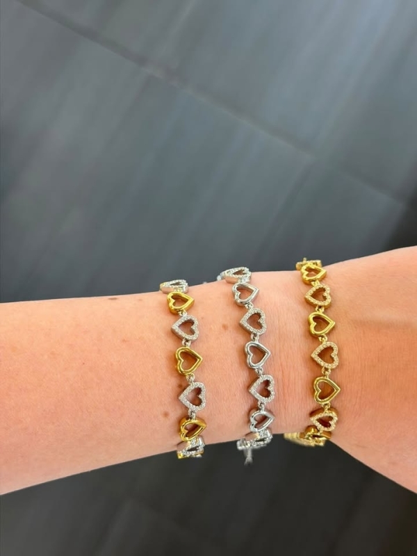 Acquista ora bracciale esplosione di cuori su elefantebianco.jewelry