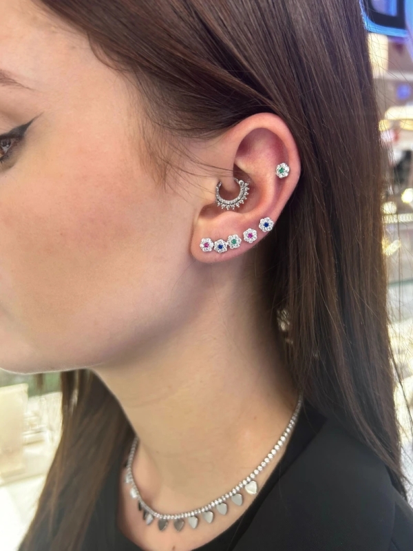Acquista ora orecchini mini fiorellino su elefantebianco.jewelry