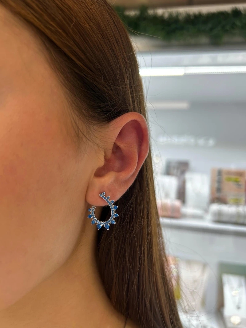 Acquista ora orecchini spirale di zirconi su elefantebianco.jewelry