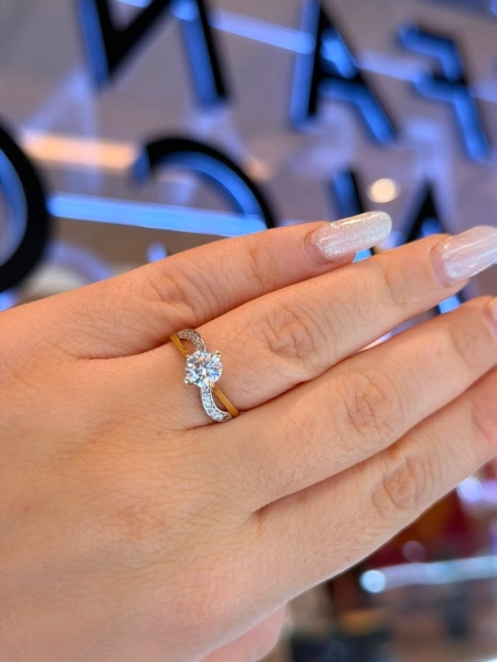 Acquista ora anello punto luce bicolore con zirconi oro 750 su elefantebianco.jewelry 2