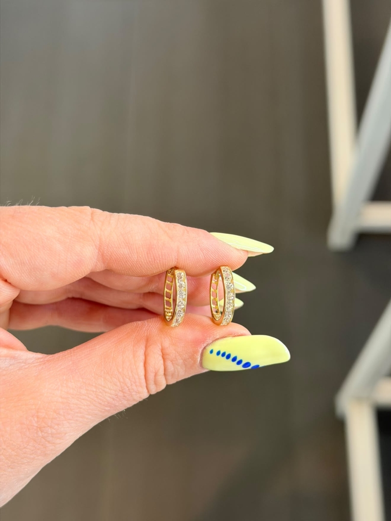 Acquista ora cerchi con zirconi in oro 750 su elefantebianco.jewelry